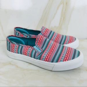 CANVAS SLIP ON SNEAKERS BY SERRA/SIZE 8